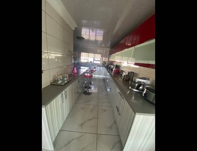 4 BEDROOM HOUSE FOR SALE IN AERORAND